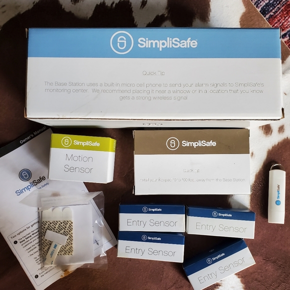 Simplisafe first gen home security system 8 piece set - Picture 2 of 2